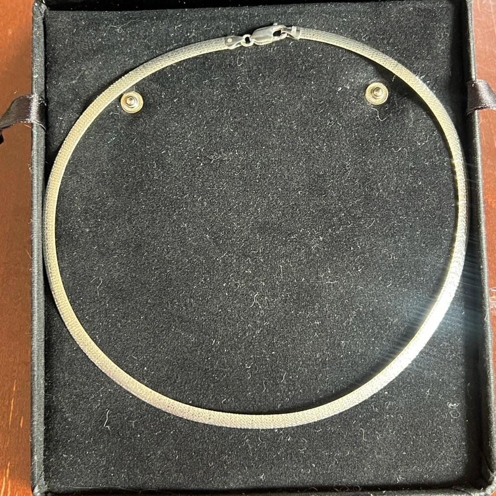Diamond cut two tone,double sided Omega Necklace in 10k gold - Picture 2 of 9